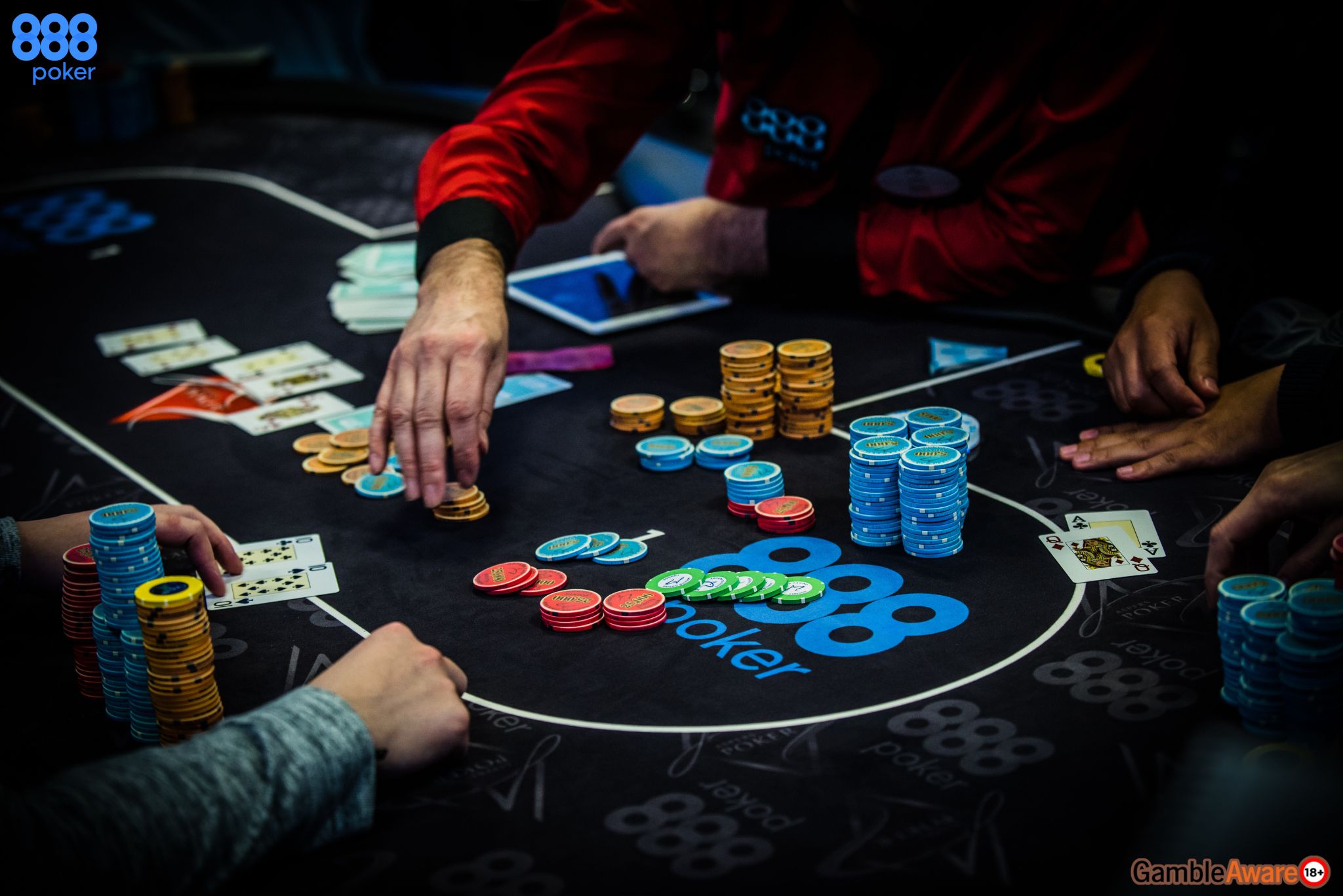 What is a bomb pot in poker?