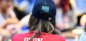 Why More Women Should Try their Hand at the Game of Poker!