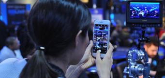 Top 5 Live-Streaming Poker Controversies from Robbi Lew to Phil Hellmuth!