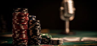 poker chips stand mic